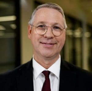 headshot Gordon Scott