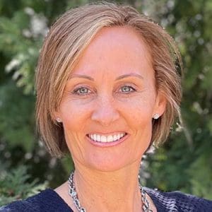 headshot Catherine Clay