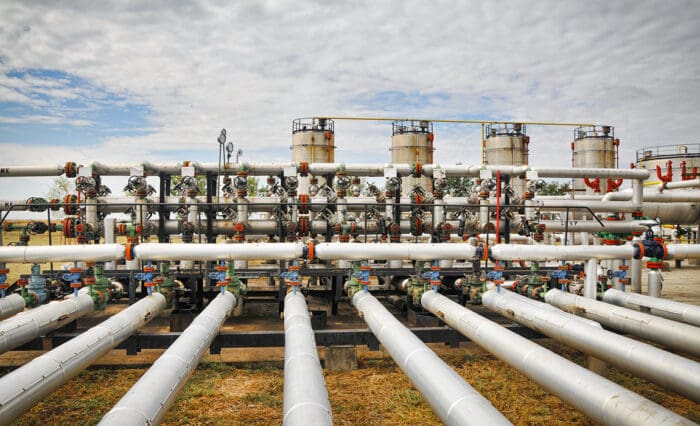 Can XLE Remain Relatively Unscathed as Oil Falls?