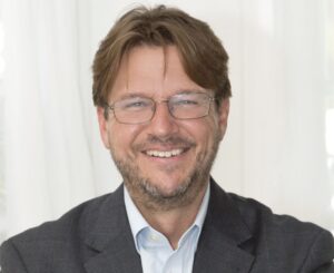 headshot Carlos Gonzalez