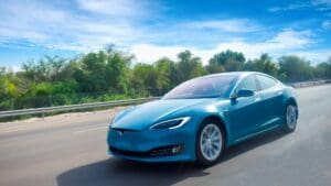 Tesla Between Innovation and Volatility: Evaluating Opportunities with a Long-Term Perspective Tesla Between Innovation and Volatility: Evaluating Opportunities with a Long-Term Perspective